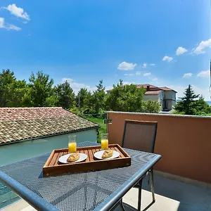 Cascada With Private Jacuzzi And Private Parking Villa Starigrad Paklenica